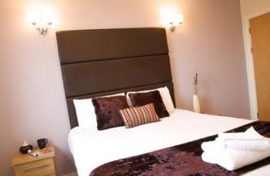 Roomzzz Leeds Headingley 4*