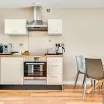 Roomzzz Aparthotel Leeds Headingley
