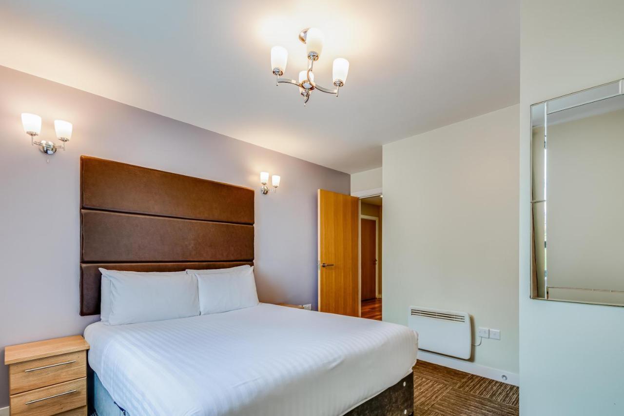 Roomzzz Headingley Aparthotel