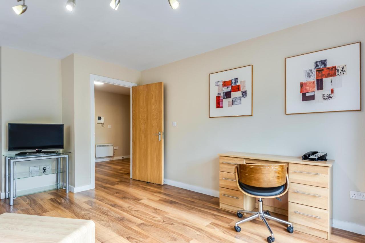 Roomzzz Headingley 4*