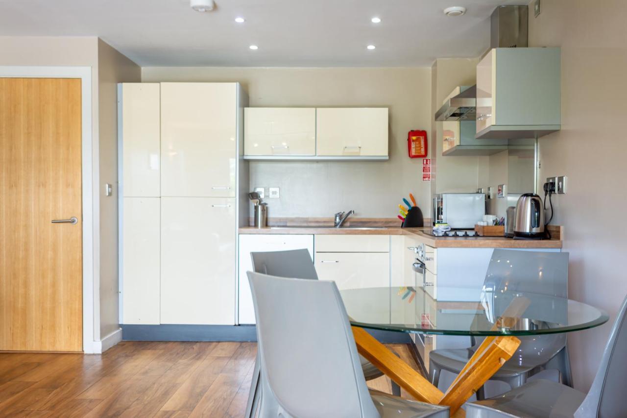 Roomzzz Headingley Aparthotel 4*